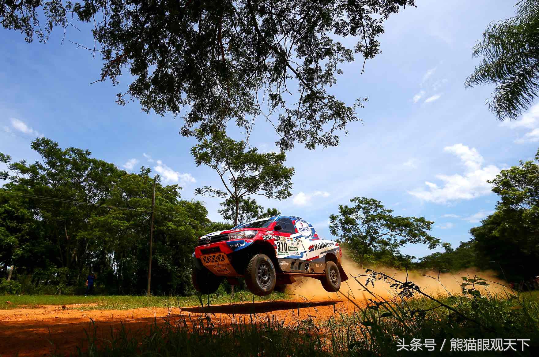 熊猫体育-锦标赛巅峰对决！泰山火狐队惊险晋级荆楚青龙队，拉力赛赛场再起波澜；边路成突破口的简单介绍