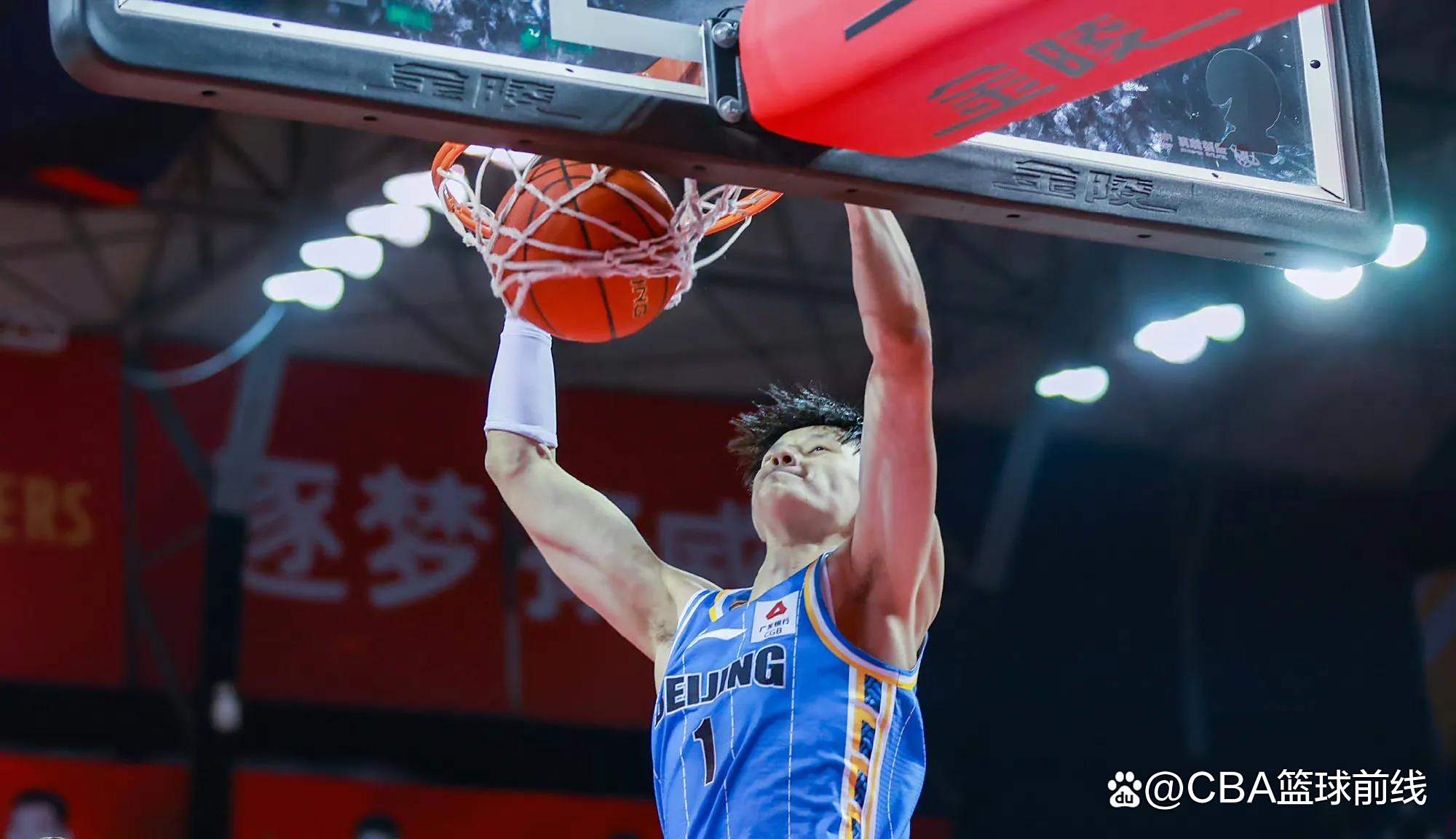 PANDA-包含转会期塞维利亚防线松动——CBA季后赛节点到来，信心回归，训练强度明显提升的词条